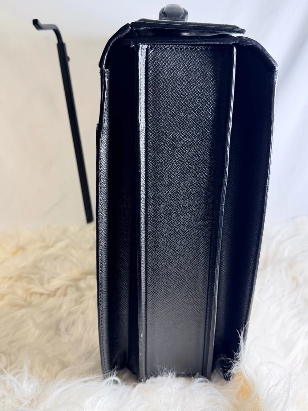Louis Vuitton Taiga President Classeur Briefcase Black
